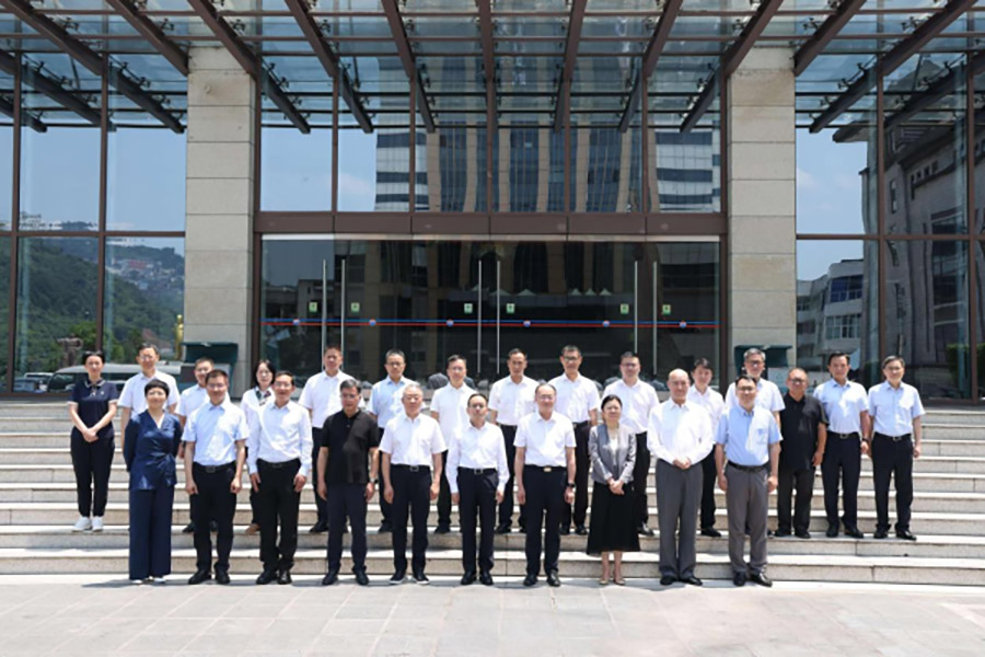 集体合影.jpg 集体合影.jpg