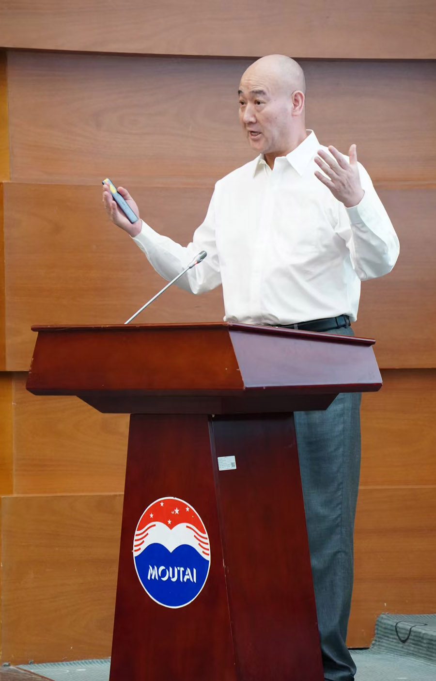 白总演讲1.jpg 白总演讲1.jpg